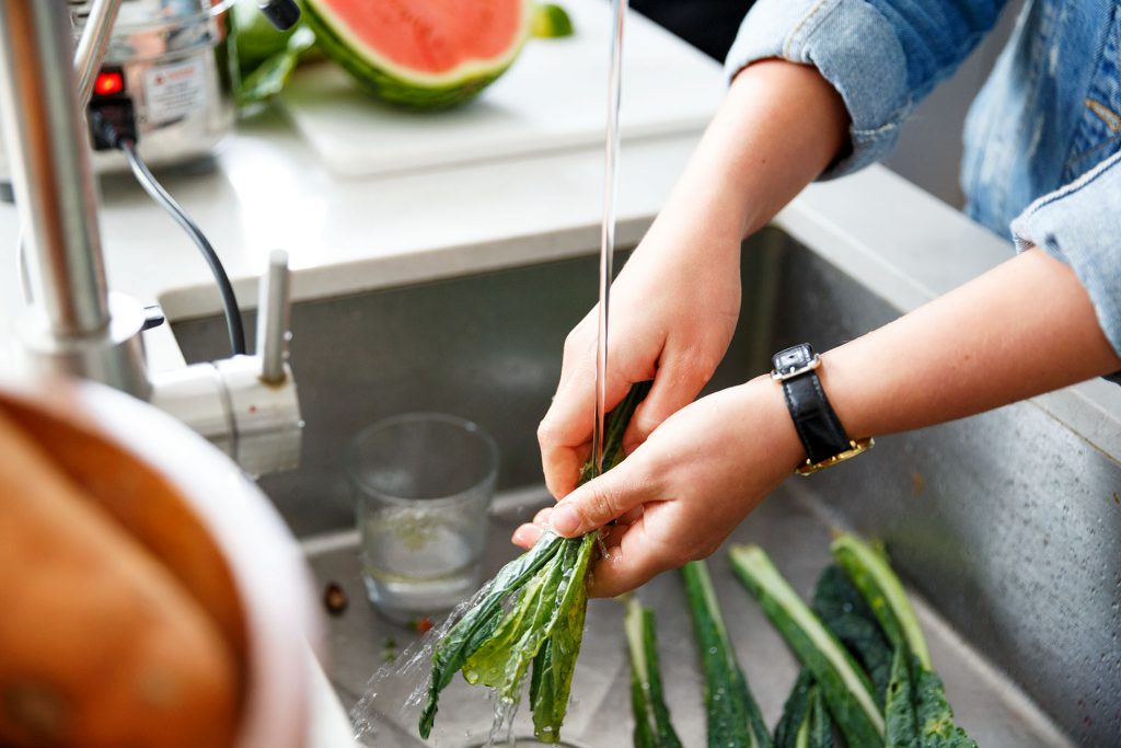 washing vegetables for juice