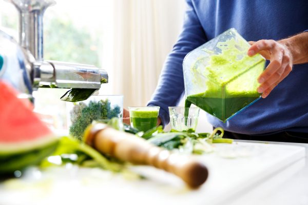 Pour vegetable juice