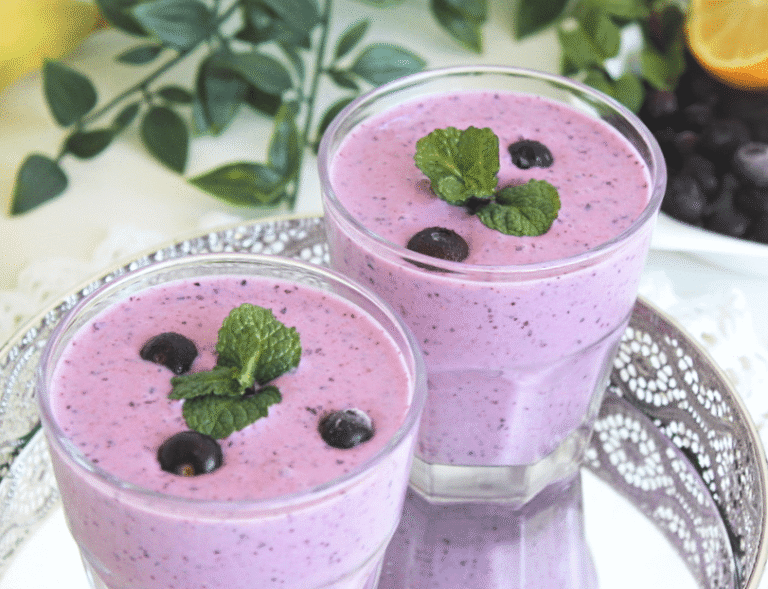 Blueberry banana yoghurt smoothie blauwe bessen min