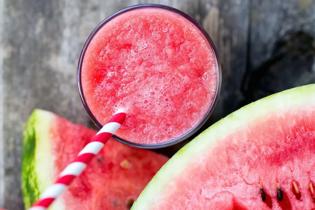 Watermeloen smoothie easy refresher pure and liquid bottl